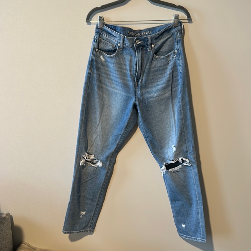 American Eagle blue mom jean